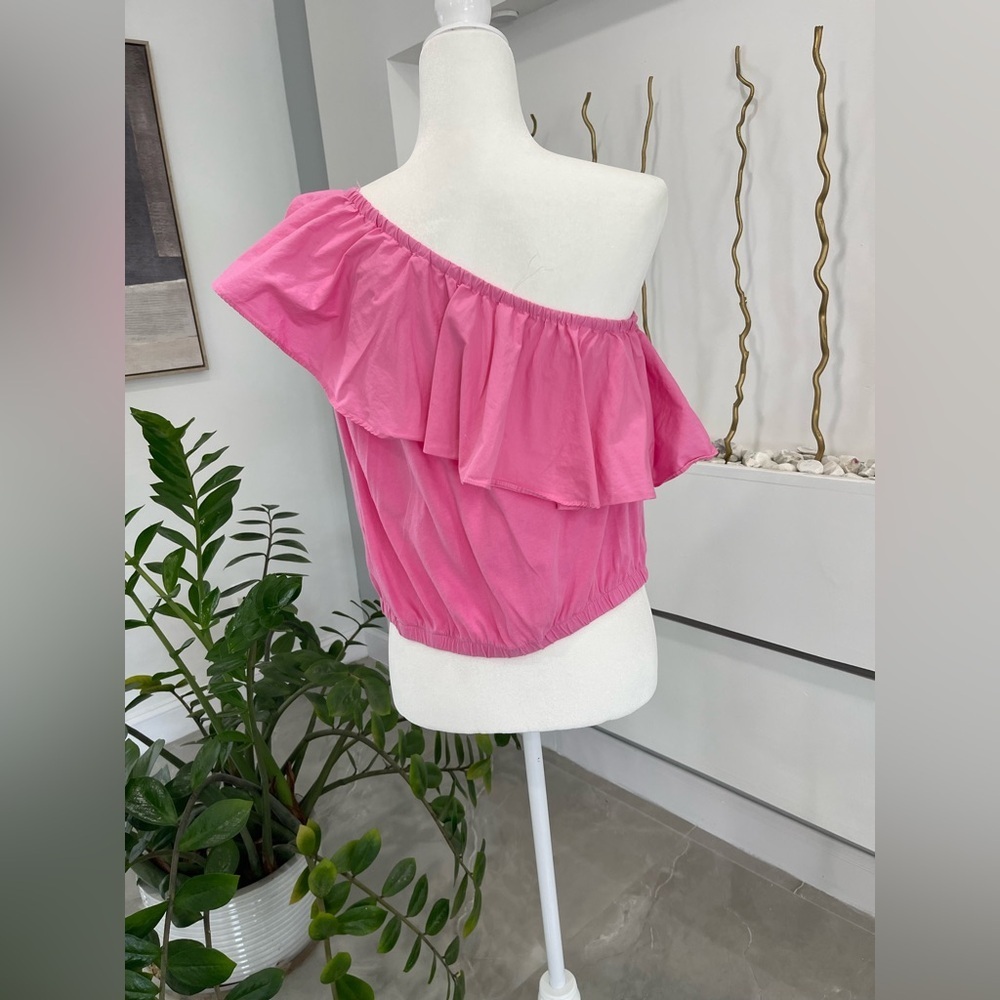 Elegant Pink Ruffle Off-Shoulder Blouse - Picture 3 of 8